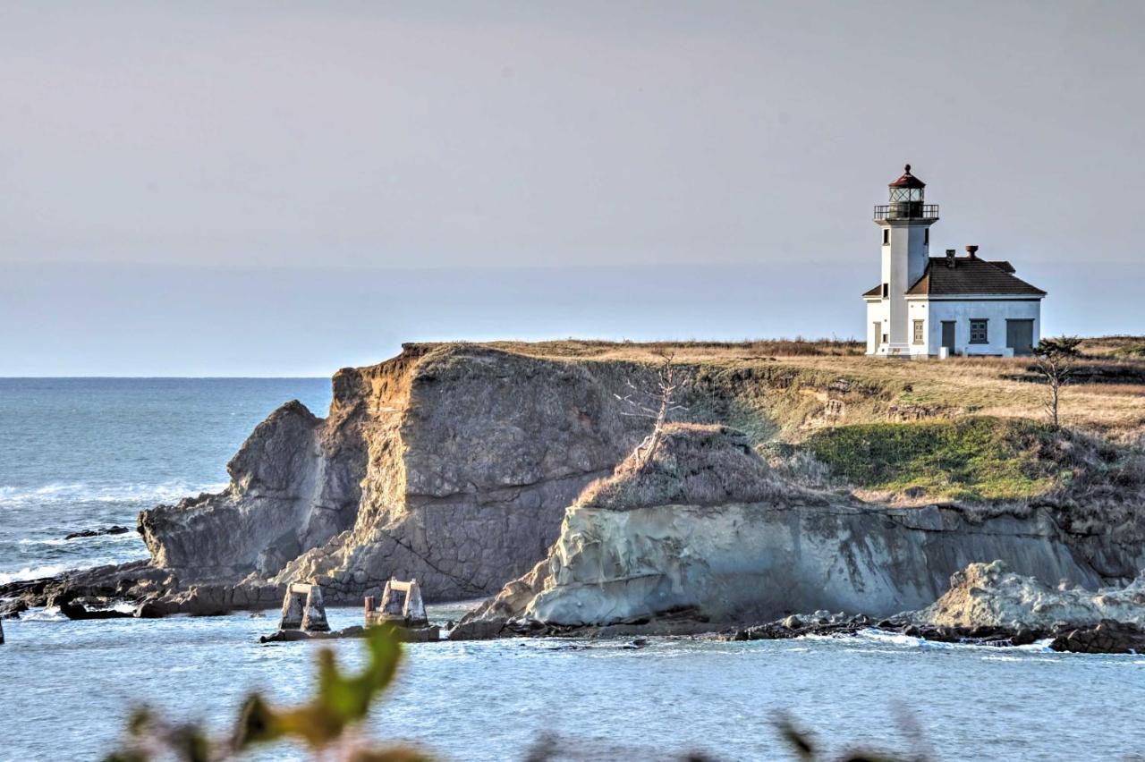 Cliffside Lighthouse Beach Home With Ocean View Кус Бей Екстериор снимка