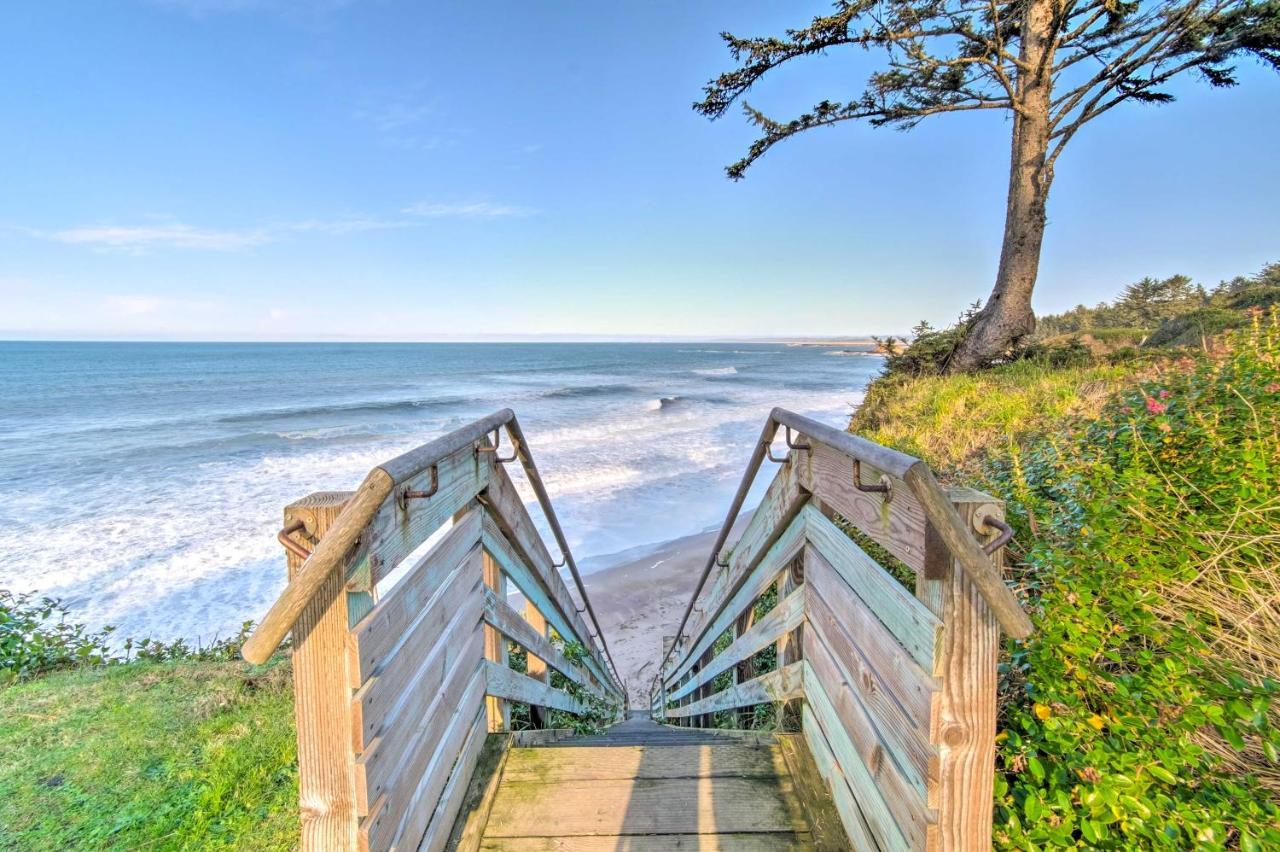 Cliffside Lighthouse Beach Home With Ocean View Кус Бей Екстериор снимка